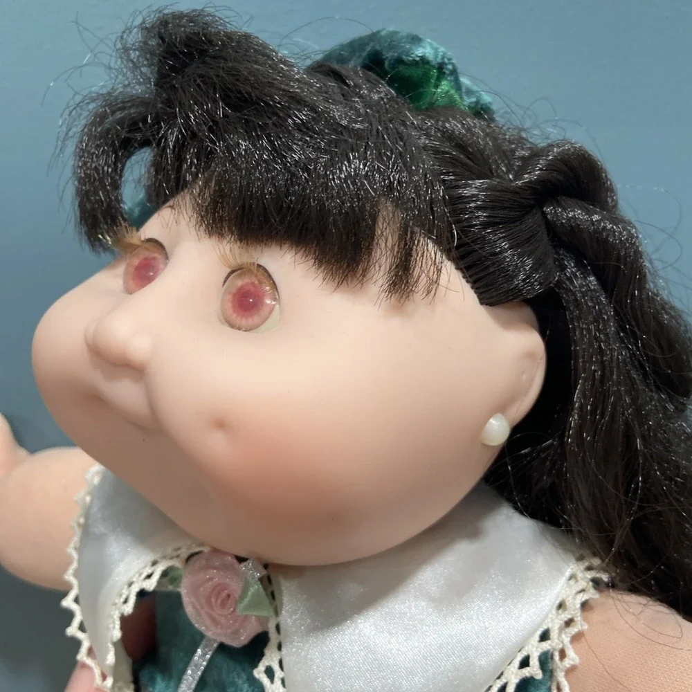 Cabbage Patch Kids Doll Albino Pink Eyes 1995 Green Dress Brown Hair Baby Doll